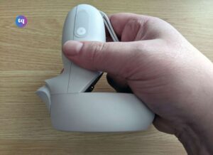 how to charge oculus controllers